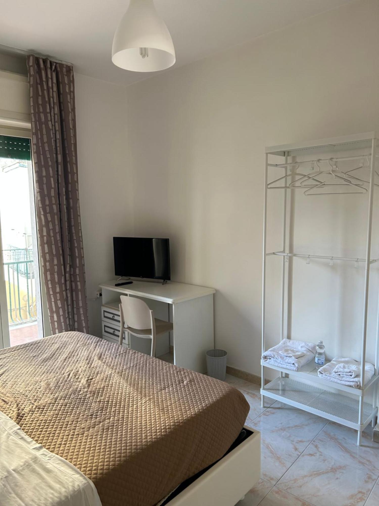 Happy Fly Now Bed and Breakfast Napoli Eksteriør billede
